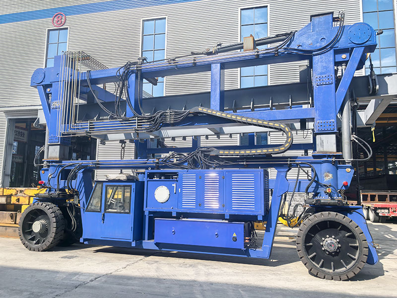 straddle carrier crane