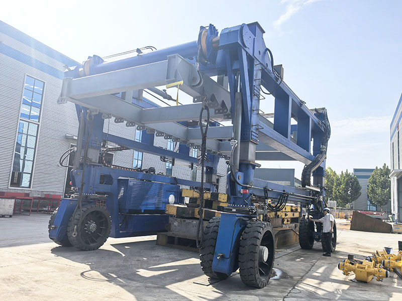straddle carrier